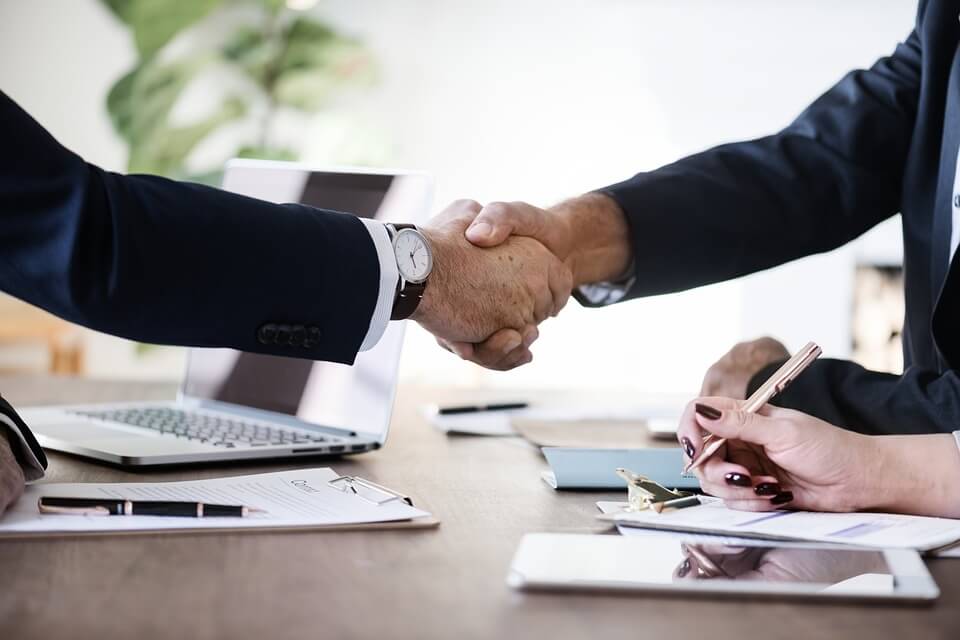 Image of two businessmen shaking hands, signifying how an experienced WV business succession planning attorney can help as you plan to retire or leave your company.