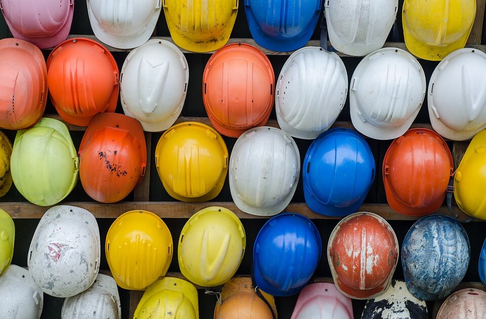 An image of multi-colored construction helmets, representing the need for employers to be vigilant in employee safety practices to avoid WV deliberate intent claims and how an experienced labor and employment attorney like Nathanial A. Kuratomi helps employers in WV, KY, and OH. 