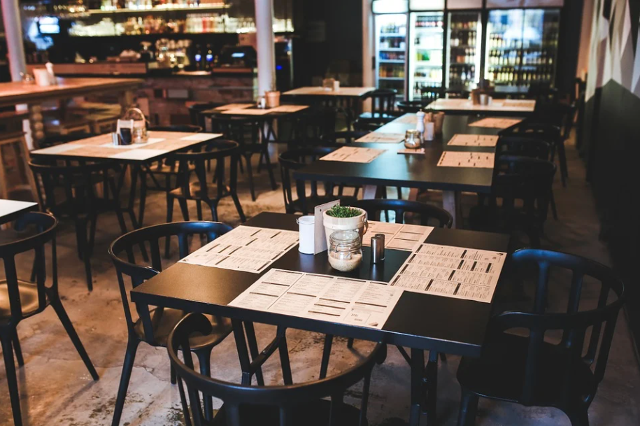 Image of the inside of a restaurant, representing the need for an experienced restaurant attorneys at Jenkins Fenstermaker to assist you in restaurant valuation. 